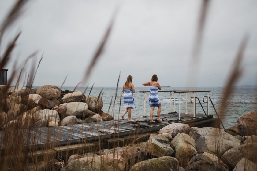 Springen wasser mit ins klamotten Mit Klamotten