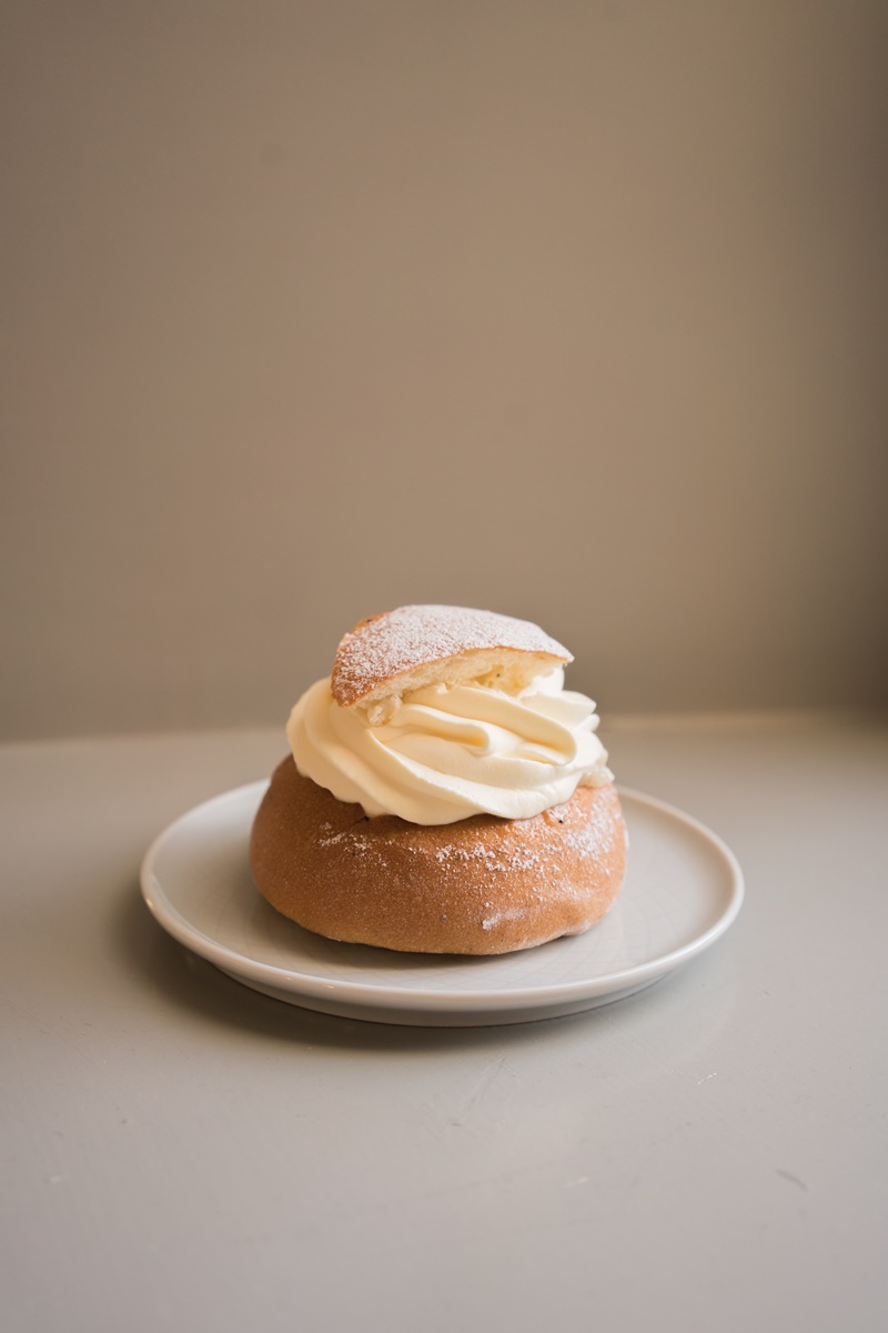 Sahne und Marzipan im Hefeteig: Das Rezept für schwedische Semlor