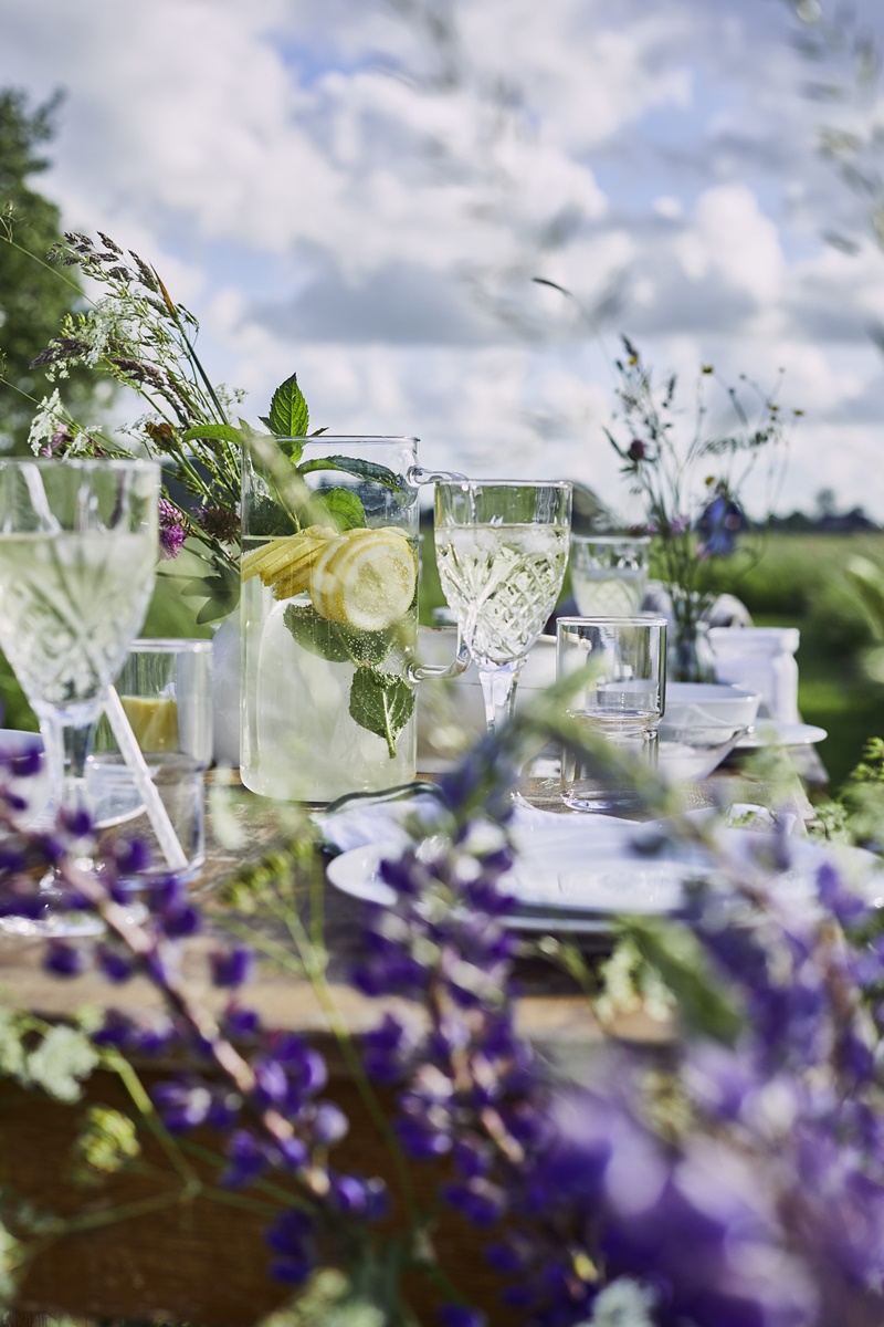 Sommerlich gedeckt: Inspirationen für deine Mittsommer-Tafel