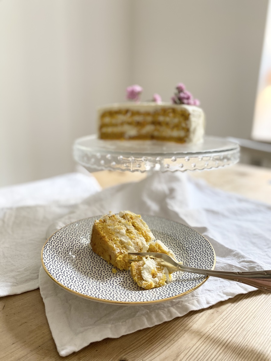 So gelingt die schwedische Ostertorte „Morotstårta“