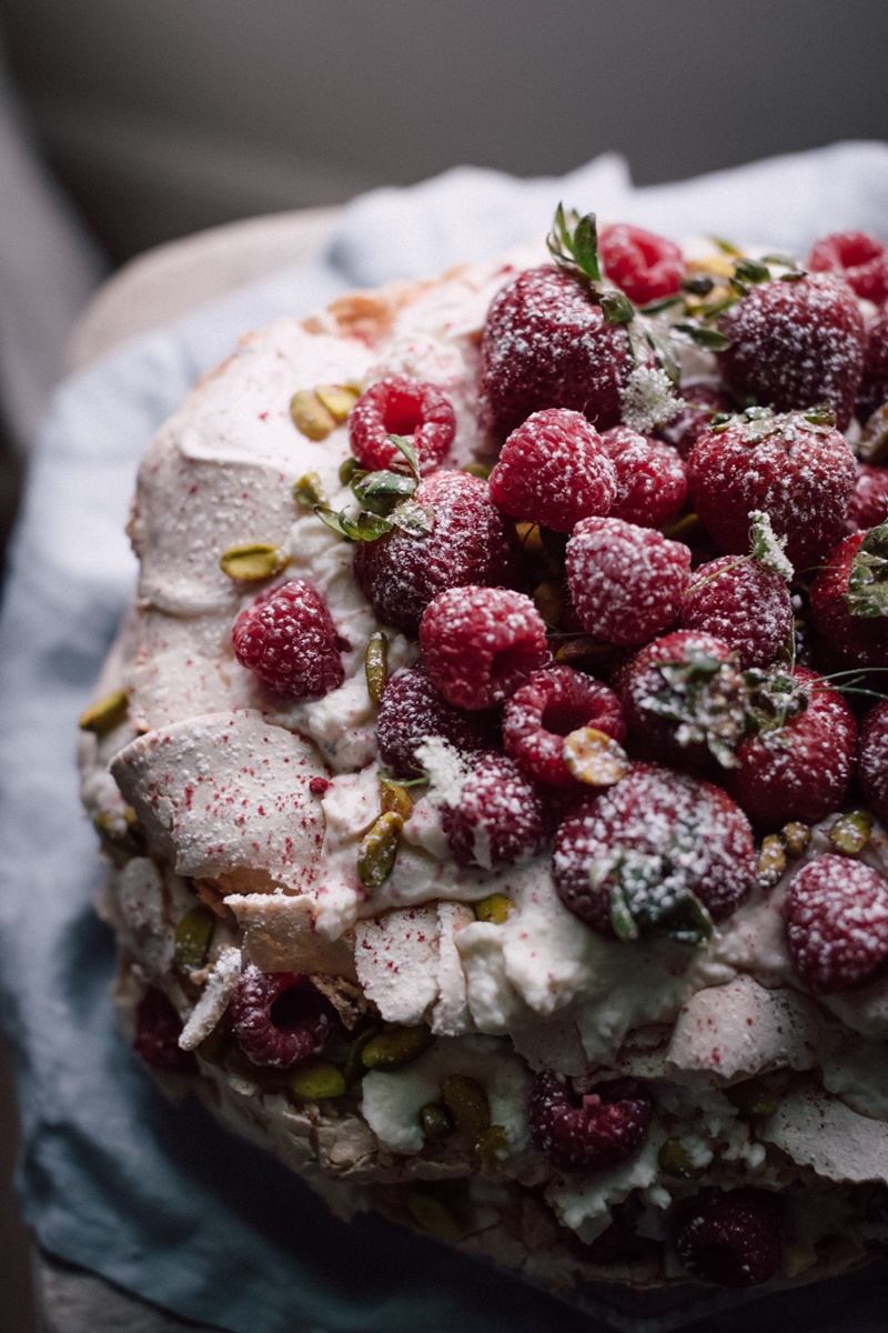 Süße Beeren-Pavlova für Mittsommer