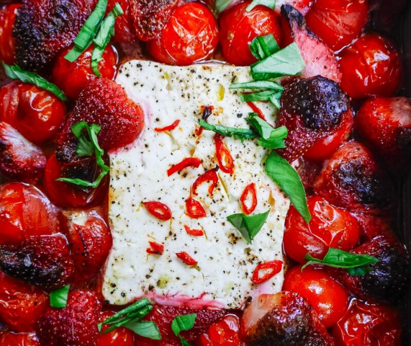 Nordic Kitchen trifft Italien: Baked-Feta-Pasta mit Erdbeeren